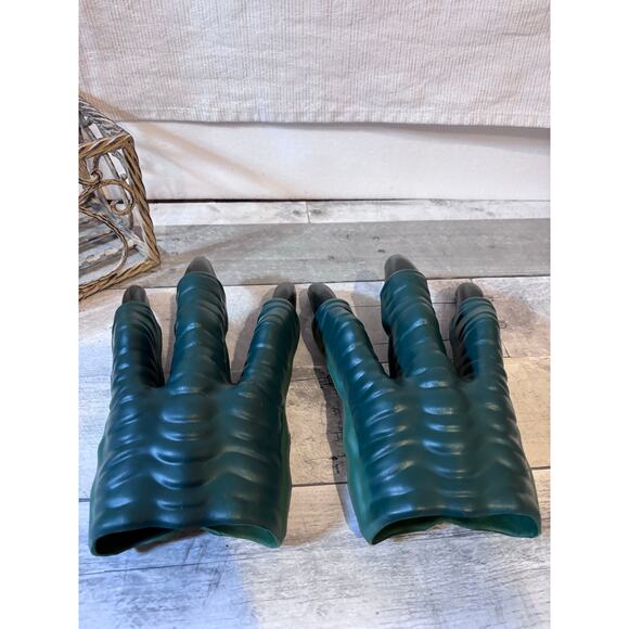 Jurassic World Velociraptor Claws. Kids Toy! Flexible! - Picture 4 of 4